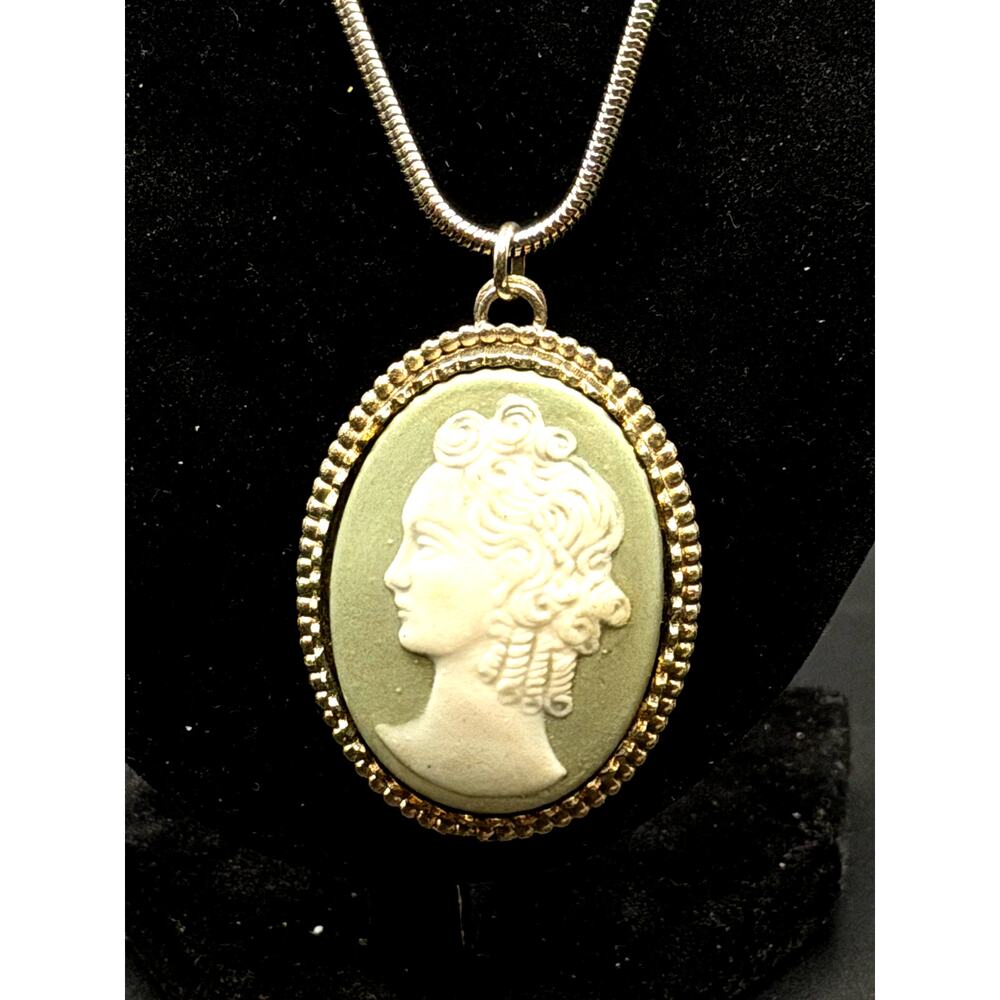 Vintage Limoges FM Porcelain Cameo Pendant silver Tone Lady Portrait France